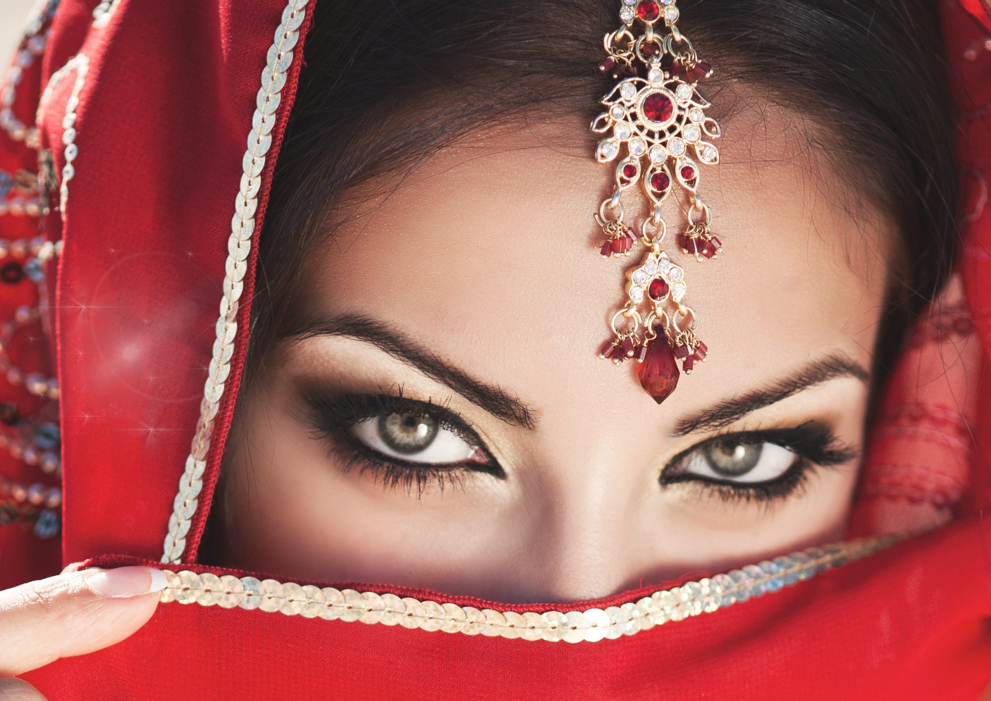 massage_formation_academie_ecole_privee_mons_maquillage_mariee_orientale_regard_teint_beaute